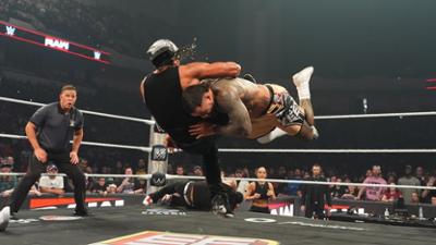 WWE RAW: The Bloodline wieder in Topform? Solo Sikoa und The Usos gegen The 946