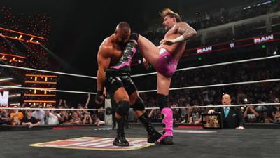 WWE RAW: CM Punks erbitterter Kampf gegen Bron Breakker im Gauntlet Match