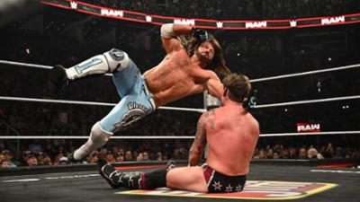 WWE RAW: AJ Styles und CM Punk bringen den Ring zum Beben