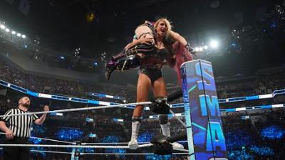 WWE SmackDown: Hitziger Schlagabtausch um Women's Champion Title: IYO SKY vs. Charlotte Flair