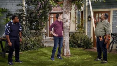 The Neighborhood: Staffel 3 Folge 12 Ein Baumhaus für Grover