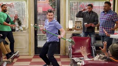 The Neighborhood: Staffel 3 Folge 14 Helden wie wir