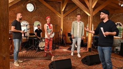 The Voice of Germany: Mark Forster übt seinen Hüftschwung, die Talente üben Englisc The Voice of Germany: Mark Forster übt seinen Hüftschwung, die Talente üben Englisc