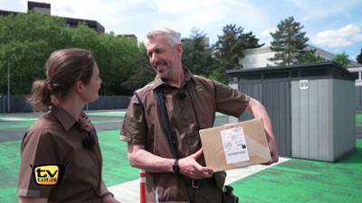 TV total: Paketbote Puffi liefert zum Geburtstag ab! TV total: Paketbote Puffi liefert zum Geburtstag ab!