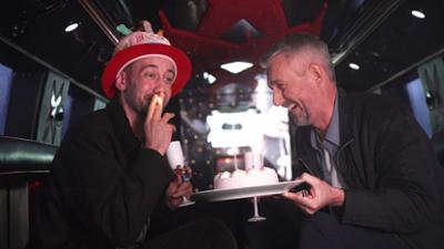 TV total: Staffel 22 Folge 19 Puffi in Feierlaune