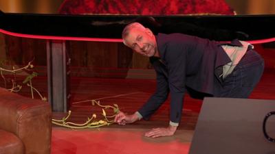 TV total: Puffi packt den Pinsel aus: Zucchini-Sex im Studio | TV total TV total: Puffi packt den Pinsel aus: Zucchini-Sex im Studio | TV total