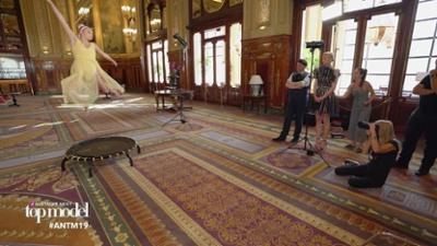 Austria's Next Topmodel: #ANTM19: Staffel 9, Folge 6 - Harte Schule und schwache Nerven