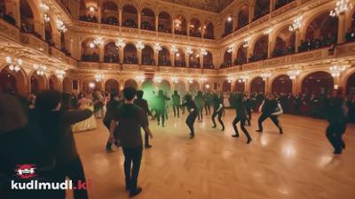 kudlmudl.ki: Staffel 2 Folge 1 Invasion am Opernball