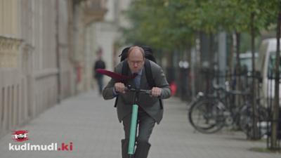 kudlmudl.ki: Wenn der Gehsteig zur Rennstrecke wird