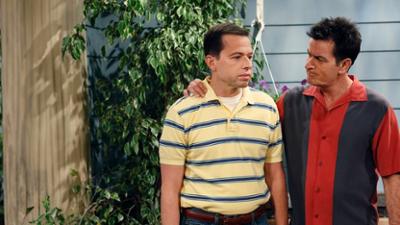 Two and a Half Men: Staffel 8 Folge 11 Von der Hüfte abwärts tot