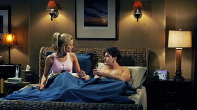 Two and a Half Men: Auch junge Menschen sind mal verschleimt