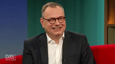 DAS! Rote Sofa: NDR Intendant Hendrik Lünenborg auf dem Roten Sofa