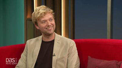 DAS! Rote Sofa: Entertainer und Zauberkünstler Marc Weide auf dem Roten Sofa