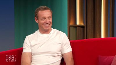 DAS! Rote Sofa: Rennrodler Felix Loch auf dem Roten Sofa