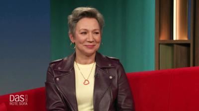 DAS! Rote Sofa: Moderatorin Christina von Saß auf dem Roten Sofa