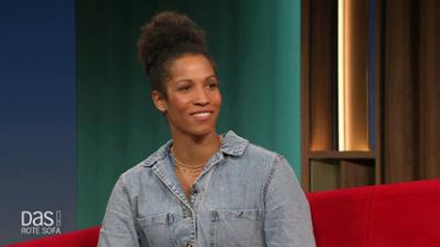 DAS! Rote Sofa: Ex-Bob-Sportlerin und Moderatorin Mariama Jamanka auf dem Roten Sofa