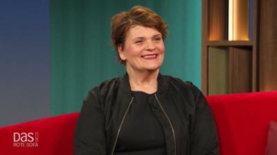 DAS! Rote Sofa: Entertainerin Gayle Tufts auf dem Roten Sofa