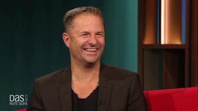 DAS! Rote Sofa: Schauspieler Philipp Hochmair auf dem Roten Sofa
