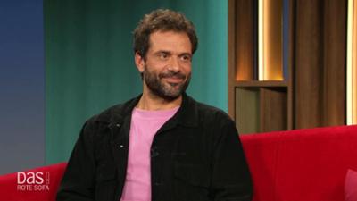 DAS! Rote Sofa: Schauspieler Kai Schumann auf dem Roten Sofa