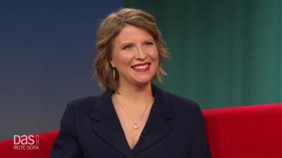 DAS! Rote Sofa: Autorin und Moderatorin Julia Mailänder auf dem Roten Sofa