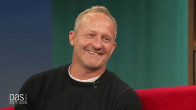 DAS! Rote Sofa: Schauspieler Maximilian Brückner auf dem Roten Sofa