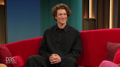 DAS! Rote Sofa: Musiker und Schauspieler Daniel Donskoy auf dem Roten Sofa