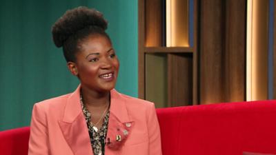 DAS! Rote Sofa: Psychologin Sanata Doumbia-Milkereit auf dem Roten Sofa