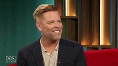 DAS! Rote Sofa: Sänger Tom Gaebel auf dem Roten Sofa