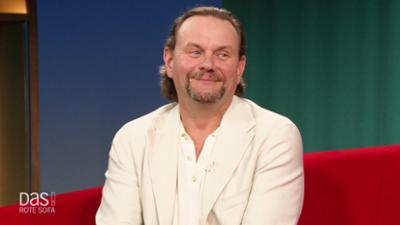 DAS! Rote Sofa: Schauspieler Devid Striesow auf dem Roten Sofa