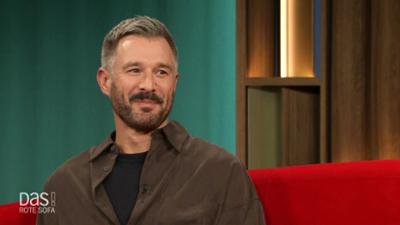 DAS! Rote Sofa: Schauspieler und Moderator Jochen Schropp auf dem Roten Sofa