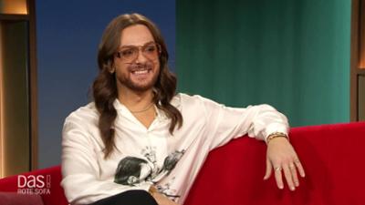 DAS! Rote Sofa: Moderator und Autor Riccardo Simonetti auf dem Roten Sofa