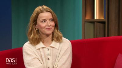 DAS! Rote Sofa: Schauspielerin Karoline Schuch auf dem Roten Sofa