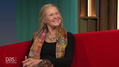 DAS! Rote Sofa: Schriftstellerin Cornelia Funke auf dem Roten Sofa