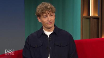 DAS! Rote Sofa: Singer-Songwriter Tim Bendzko auf dem Roten Sofa