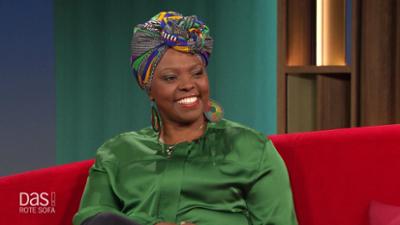 DAS! Rote Sofa: Köchin Carol Waithira Mühlenbrock auf dem Roten Sofa