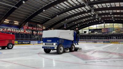 die nordreportage: Saisonauftakt im Eisstadion - Pucks, Pommes und ein paar Probleme