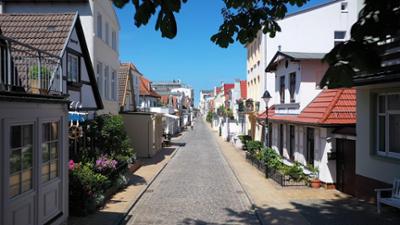 die nordstory: Charme am Meer - Die Achterreeg von Warnemünde