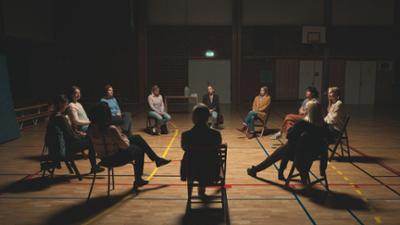 Everyone but us: Folge 5: Alarmstufe Rot