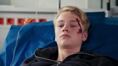 In aller Freundschaft - Die jungen Ärzte: Folge 101: Verborgene Wahrheiten (S03/E17)