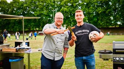 Mett oder Möhre - Das große NDR-Grillmeister-Duell: Das Grillmeister-Duell: Pulled Mushrooms und Dutch-Oven-Chicken