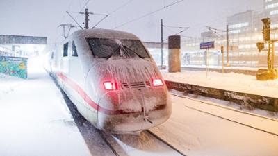 NDR Info: Schneesturm "Elli" legt Bahn lahm: Wann fährt der Fernverkehr?