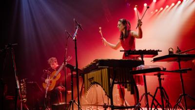 Vivi Vassileva und Lucas Campara Diniz: Vivi Vassileva & Lucas Campara Diniz beim Überschlag Festival Vivi Vassileva und Lucas Campara Diniz: Vivi Vassileva & Lucas Campara Diniz beim Überschlag Festival