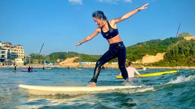 Weltbilder: China ganz lässig - Aufbruch mit Surfbrett