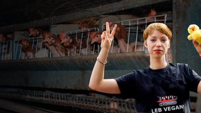 Y-Kollektiv Plus: Radikal vegan(1) Geht sie zu weit?: Radikal vegan (1) Die Hardcore-Aktivistin · Geht Raffaela Raab zu weit?