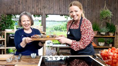 Zora kocht's einfach: Blaubeer-Dill-Salat und selbst gemachte Gnocchi