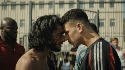 Asbest: Folge 2: Kleine Häuser, große Familien (S01/E02)