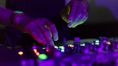 Chat with a DJ: KID SIMIUS