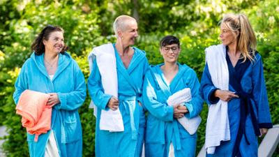 Die Frauensauna - Immer noch Wechseljahre!: Folge 1: Wiedersehen – Und immer noch Beschwerden!