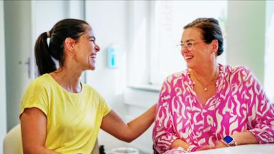 Die Frauensauna - Plötzlich Wechseljahre!: Folge 4: Alles neu in den Wechslejahren: Hormone, Sport und Ernährung Die Frauensauna - Plötzlich Wechseljahre!: Folge 4: Alles neu in den Wechslejahren: Hormone, Sport und Ernährung