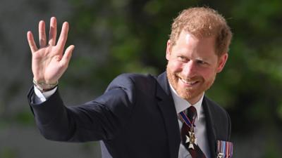 Harry - Schicksalsjahre eines Prinzen: Folge 3: OUT! (S01/E03)